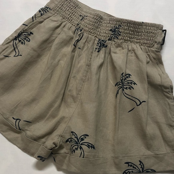 Urban Outfitters Joanie buckle palm shorts, size S - Picture 7 of 7